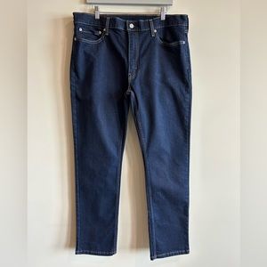 Men’s Levi 511 jeans.
